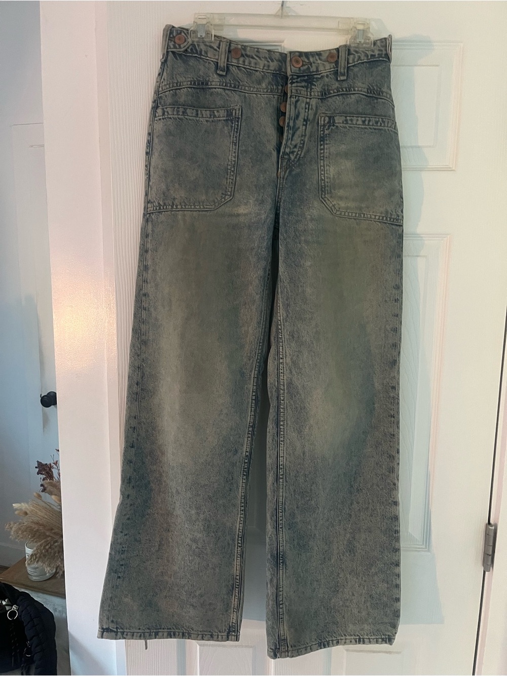 Vintage-Inspired Women’s Wide Leg Jeans in Faded Blue